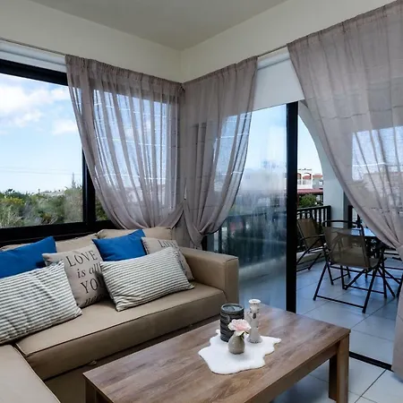 Family & Friends Flat Paralimni